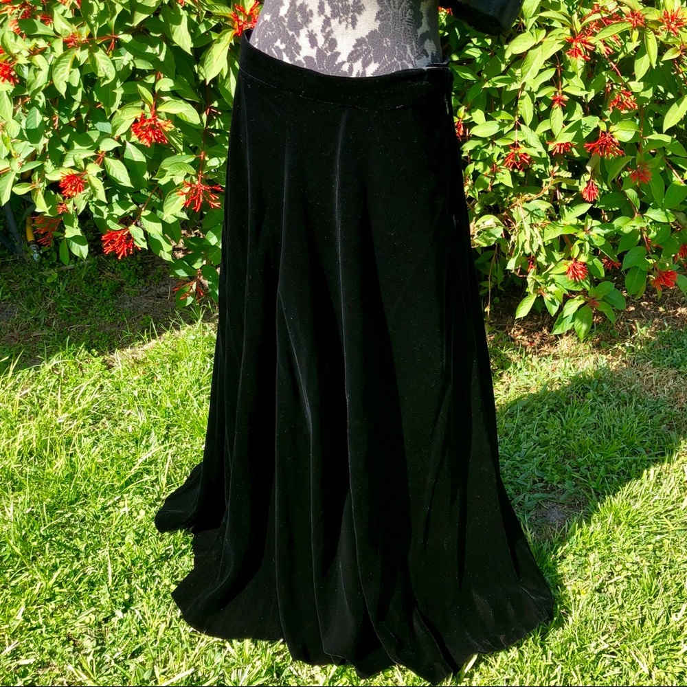 LOVELY FULL LENGTH VELVET HOLIDAY SKIRT